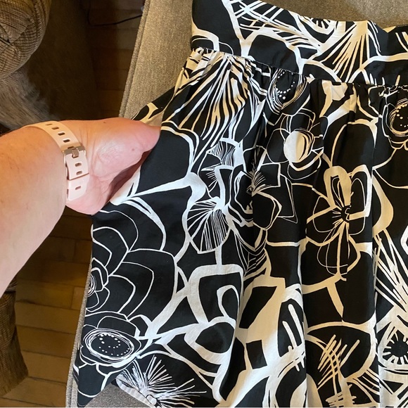 Le Chateau black and white print skirt - Picture 4 of 5